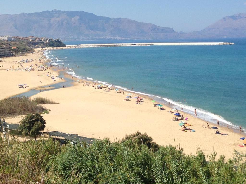 Appartement La Stanza Vicino Al Mare , Una Camera Da Letto E Bagno Con Balcone Vista Mare à Balestrate Extérieur photo