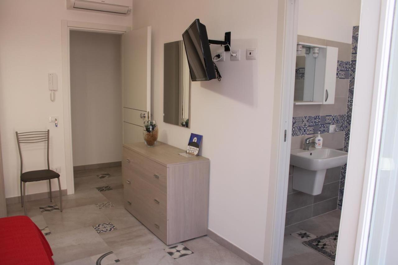 Appartement La Stanza Vicino Al Mare , Una Camera Da Letto E Bagno Con Balcone Vista Mare à Balestrate Extérieur photo